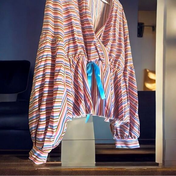 SHEIN l Long Sleeve Pinstriped Blouse l Plunging Neckline l 3X l EUC - Picture 6 of 11